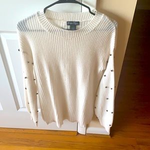 Sweater w/buttons on the sleeves front & back